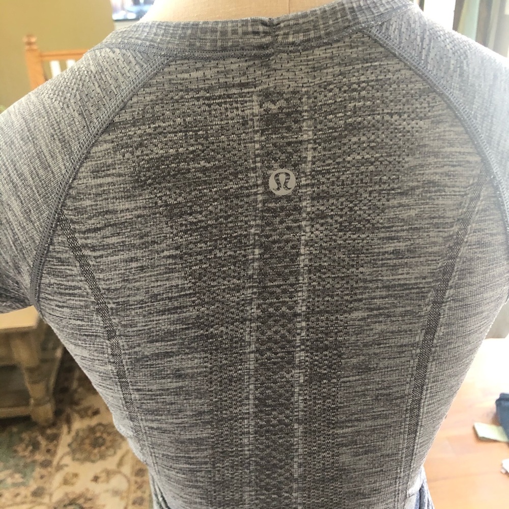 Lululemon athletic top